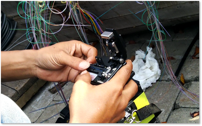 OpticalFiberCleaver1